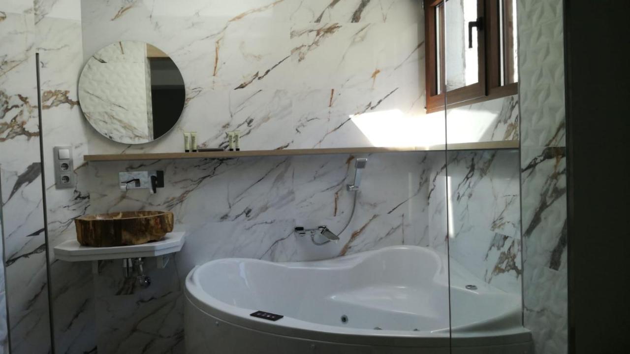 Apartamentos Los Robles Alcala del Jucar Luaran gambar