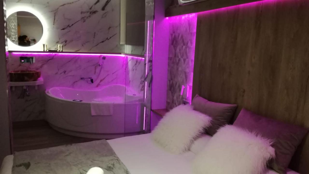 Apartamentos Los Robles Alcala del Jucar Luaran gambar