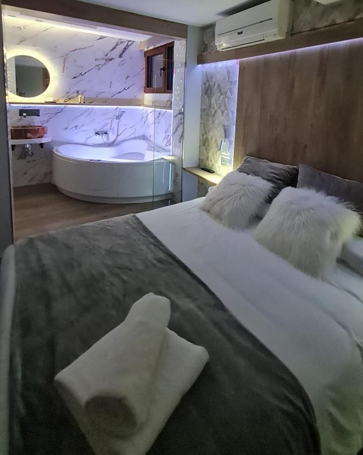 Apartamentos Los Robles Alcala del Jucar Luaran gambar